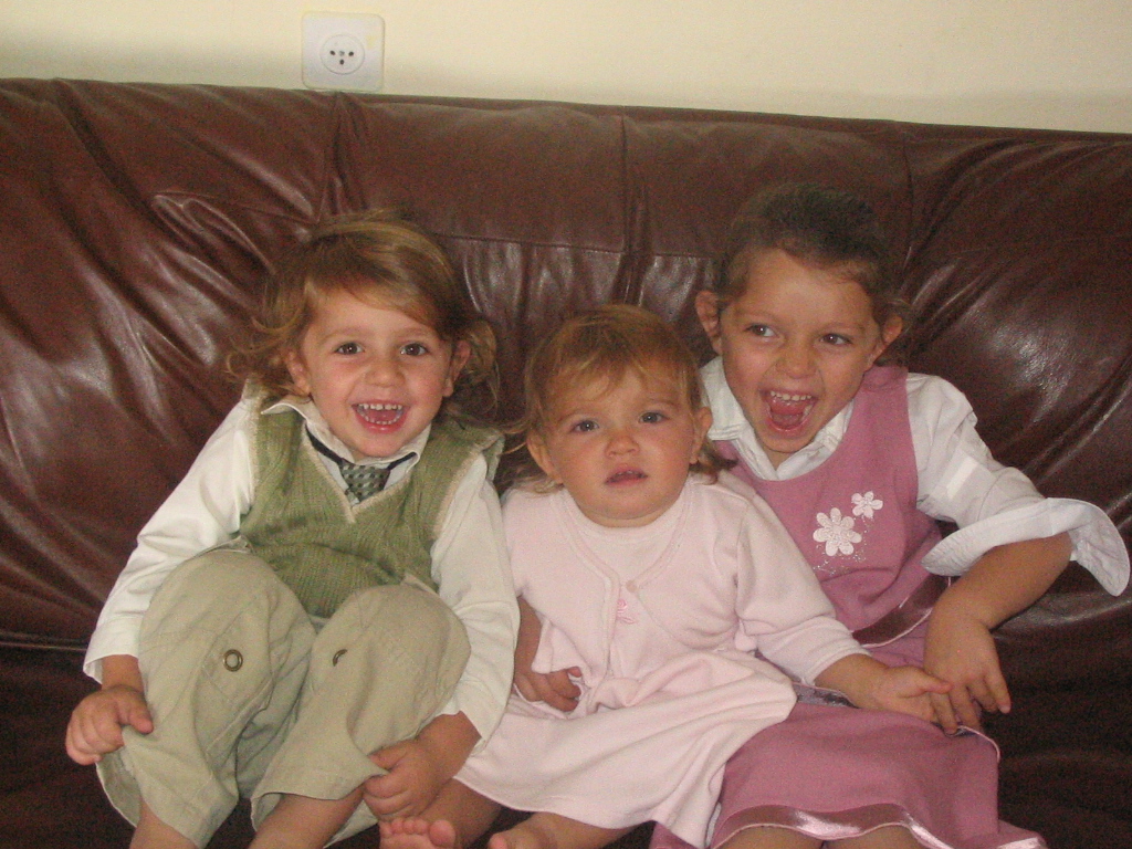 kids rosh hashanah 5766 020.jpg